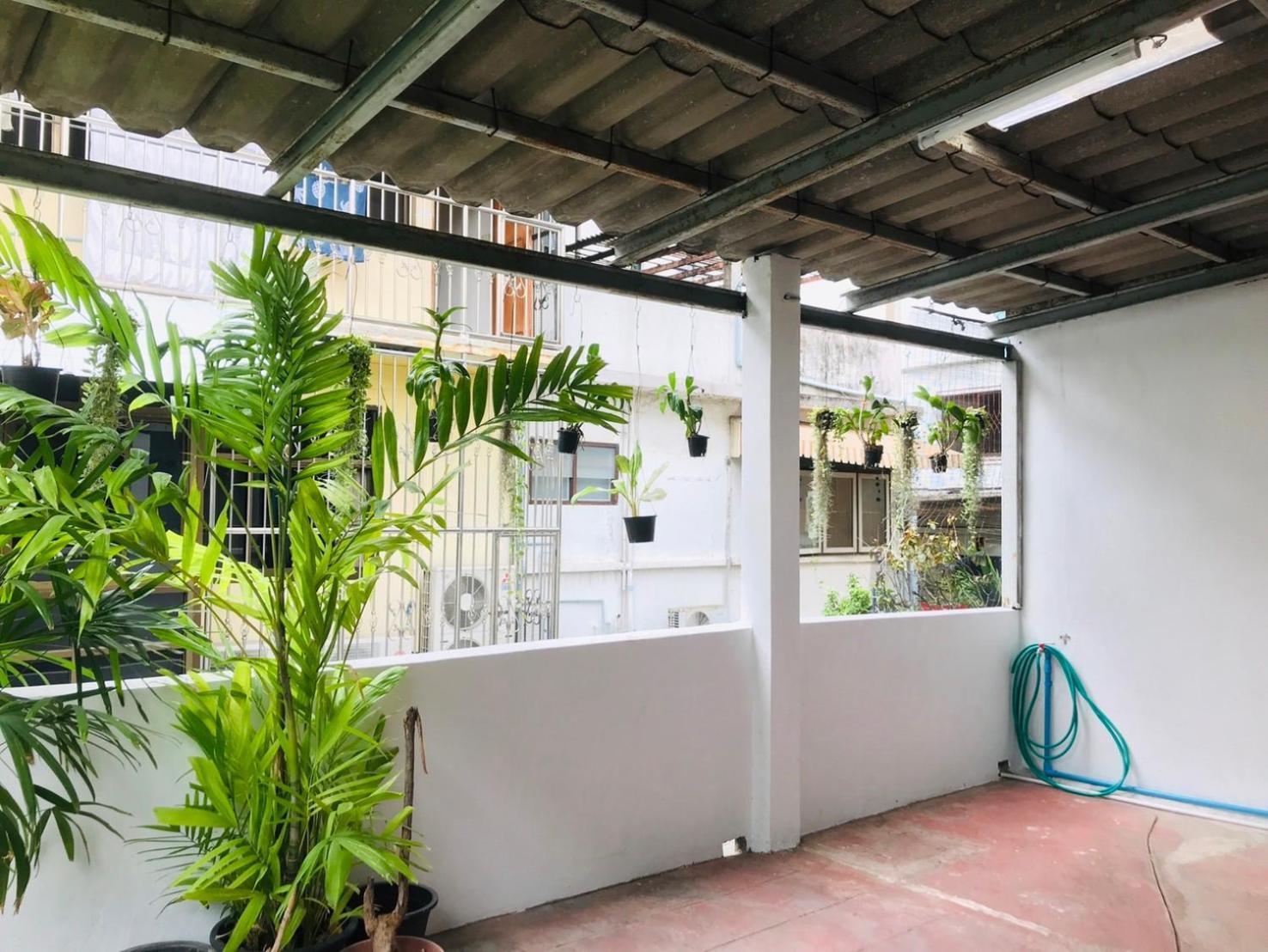 Silom Guesthouse Banguecoque Exterior foto