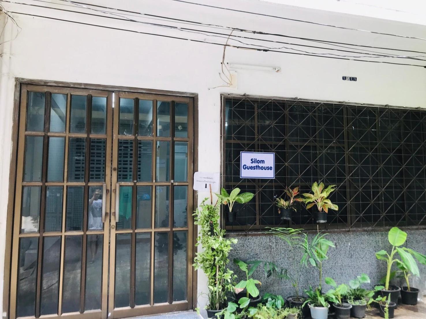 Silom Guesthouse Banguecoque Exterior foto